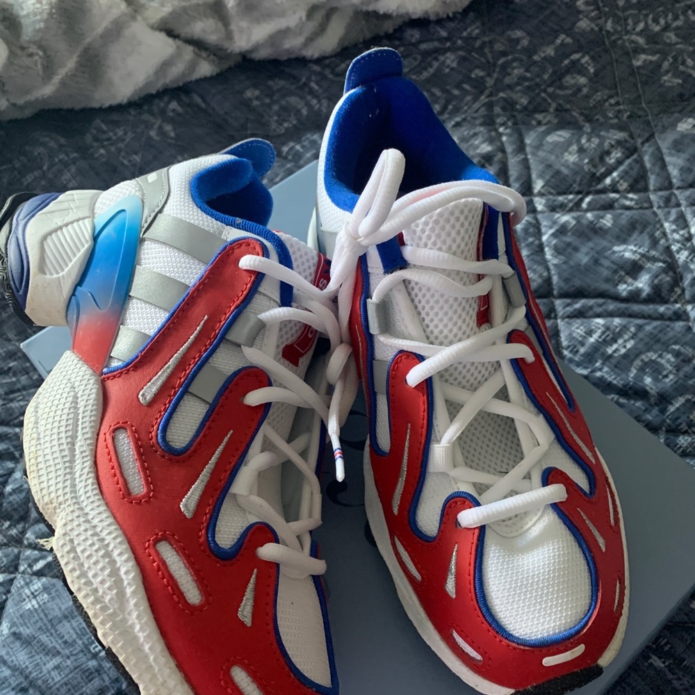 Adidas size 5 1/2 kids 7 womens
